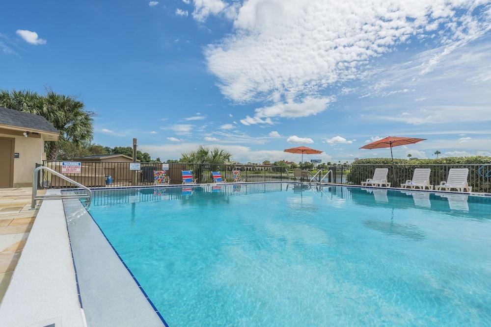 Quality Inn & Suites Kissimmee By The Lake Four Corners Bagian luar foto