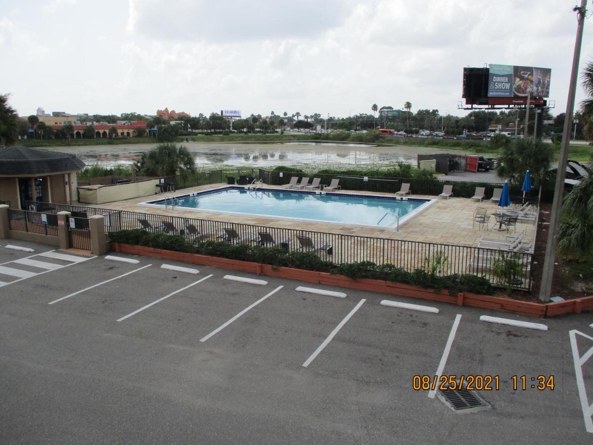 Quality Inn & Suites Kissimmee By The Lake Four Corners Bagian luar foto