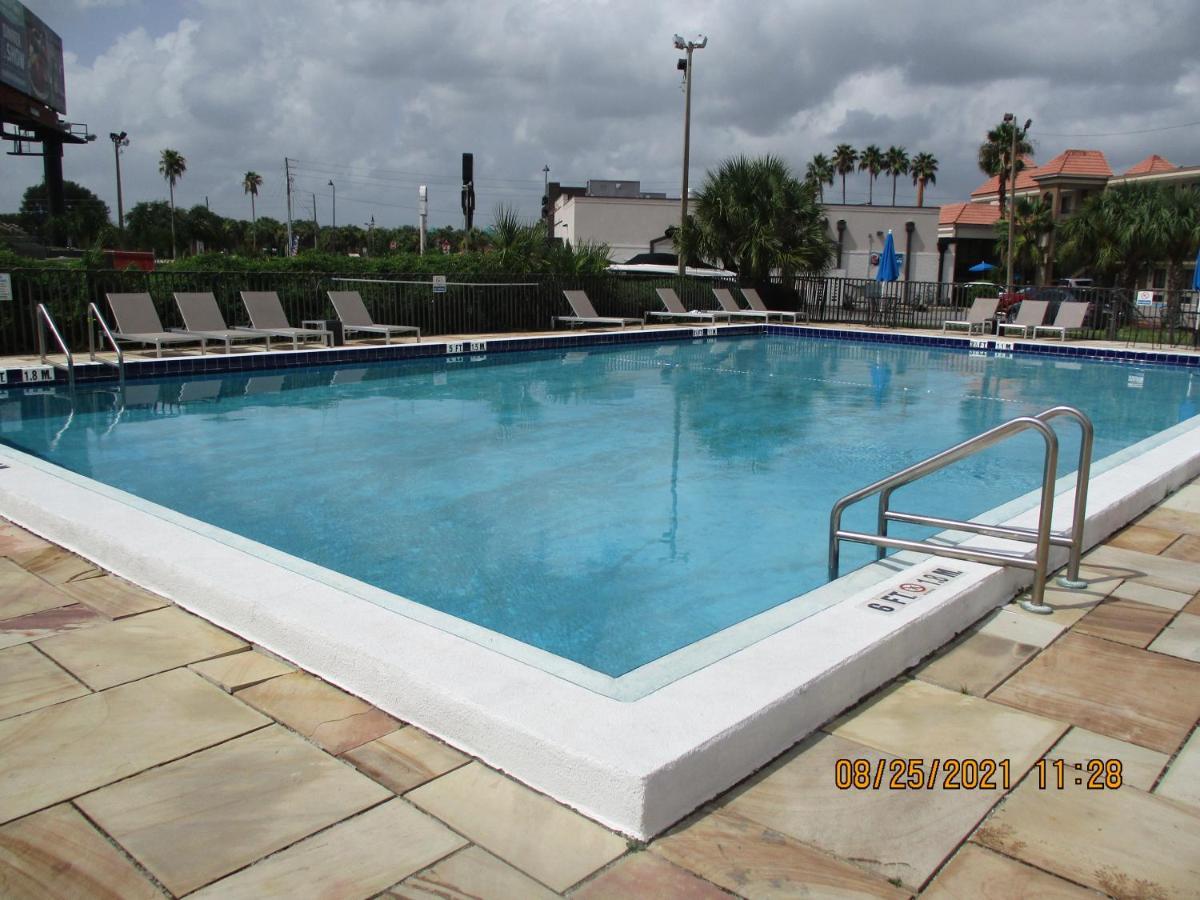 Quality Inn & Suites Kissimmee By The Lake Four Corners Bagian luar foto