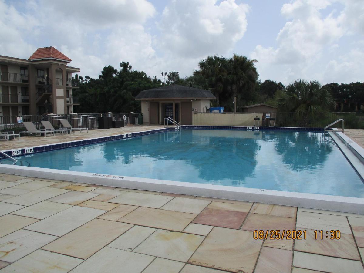 Quality Inn & Suites Kissimmee By The Lake Four Corners Bagian luar foto