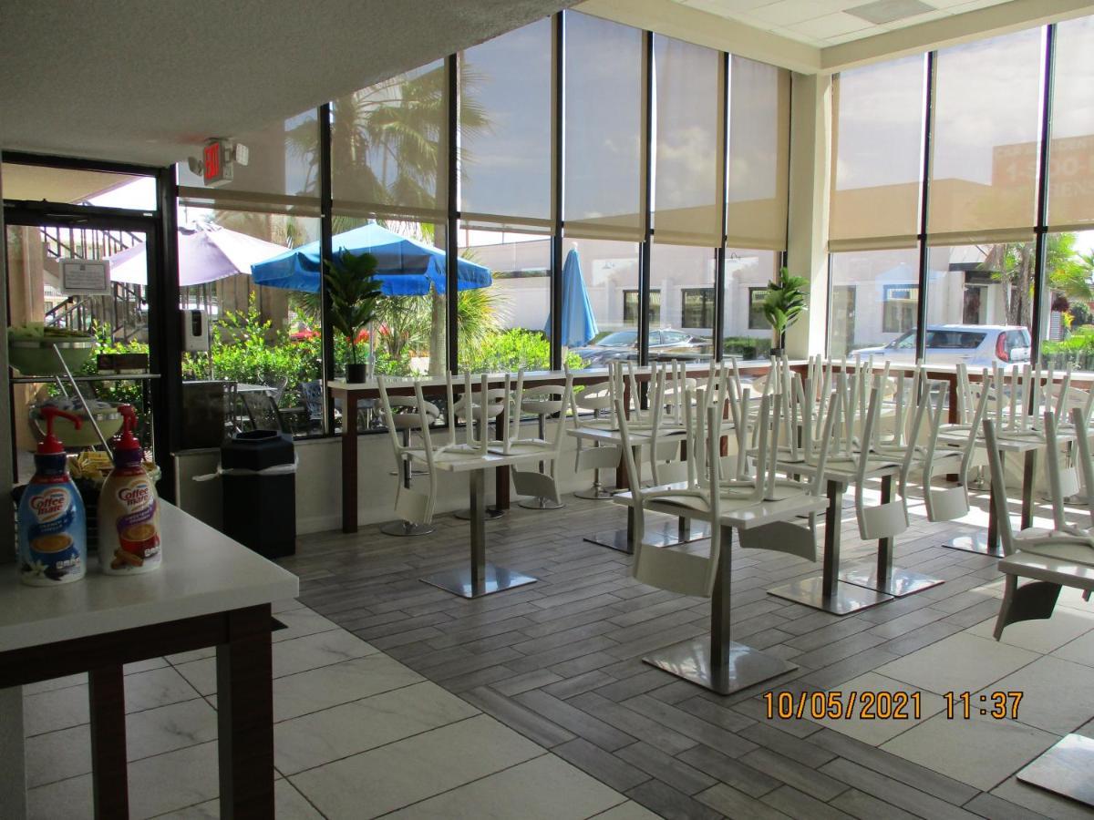 Quality Inn & Suites Kissimmee By The Lake Four Corners Bagian luar foto