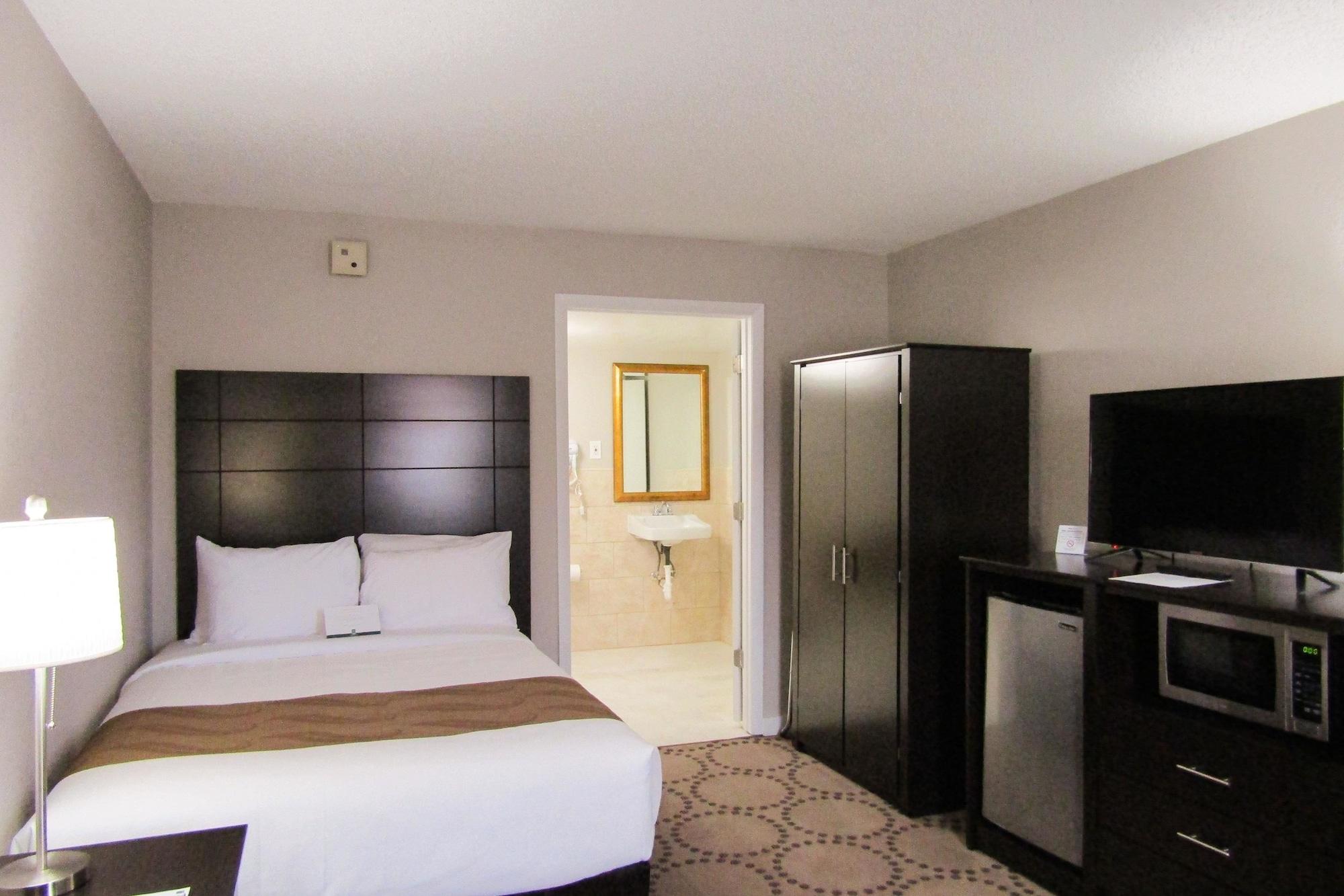 Quality Inn & Suites Kissimmee By The Lake Four Corners Bagian luar foto