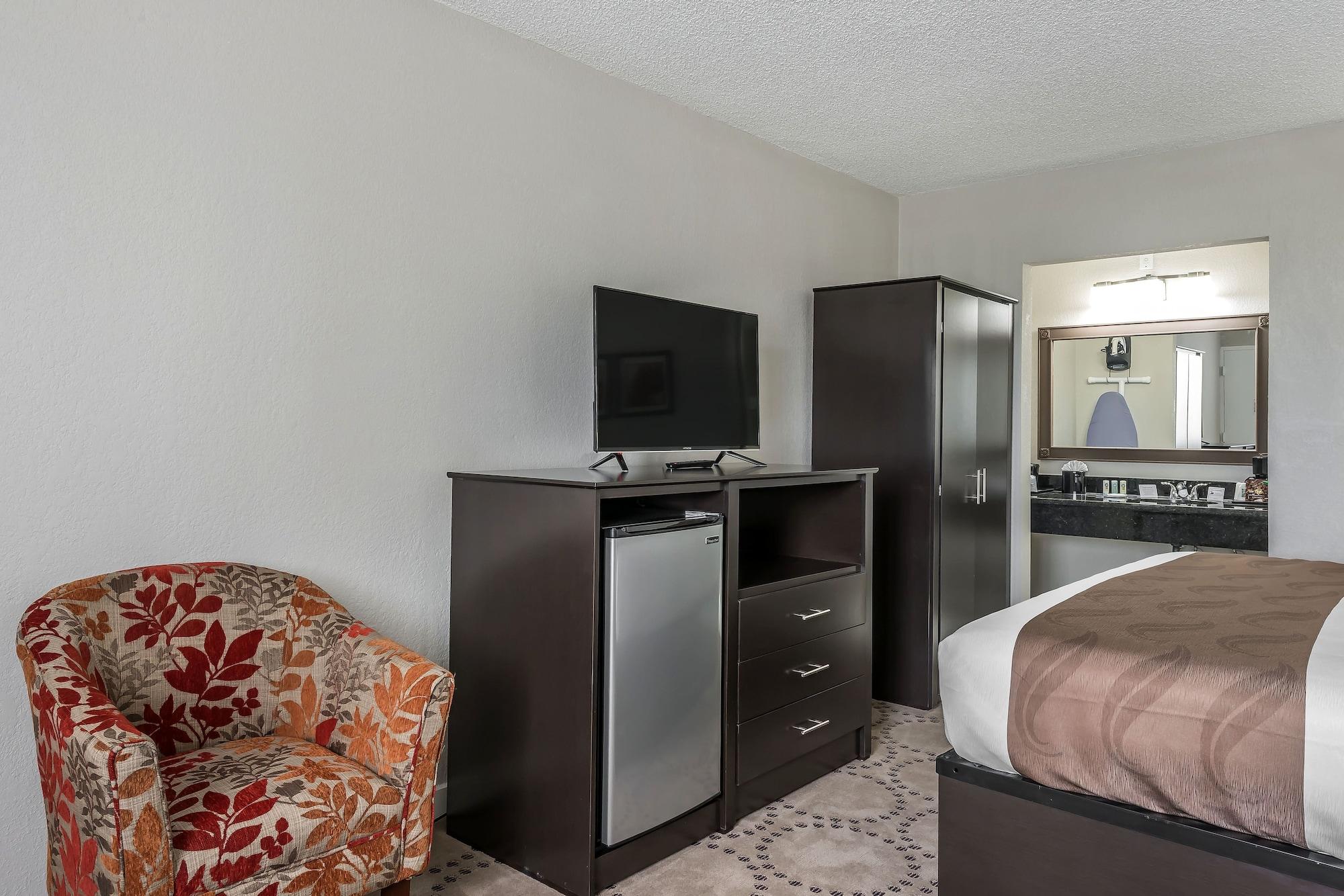 Quality Inn & Suites Kissimmee By The Lake Four Corners Bagian luar foto