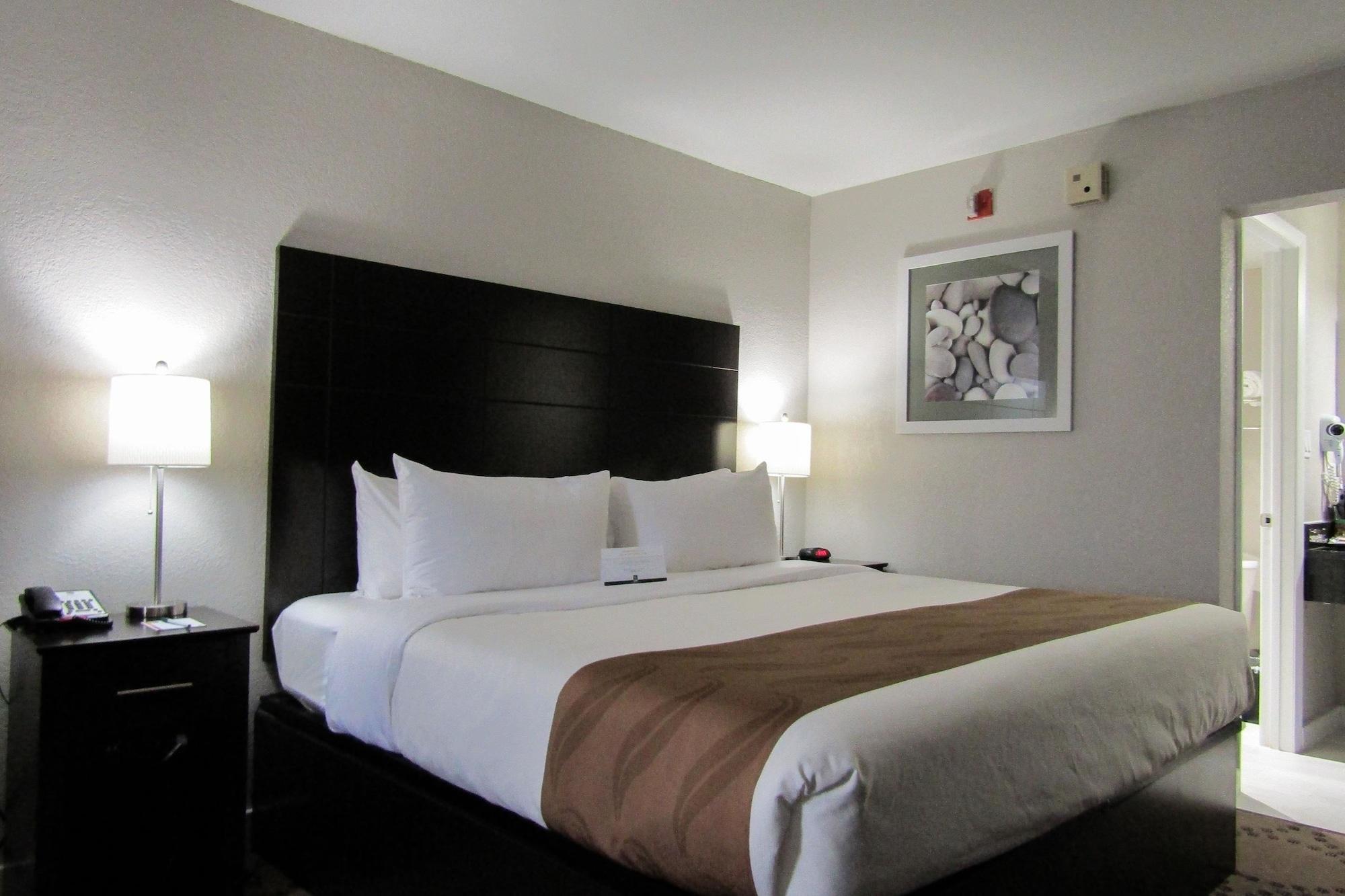 Quality Inn & Suites Kissimmee By The Lake Four Corners Bagian luar foto