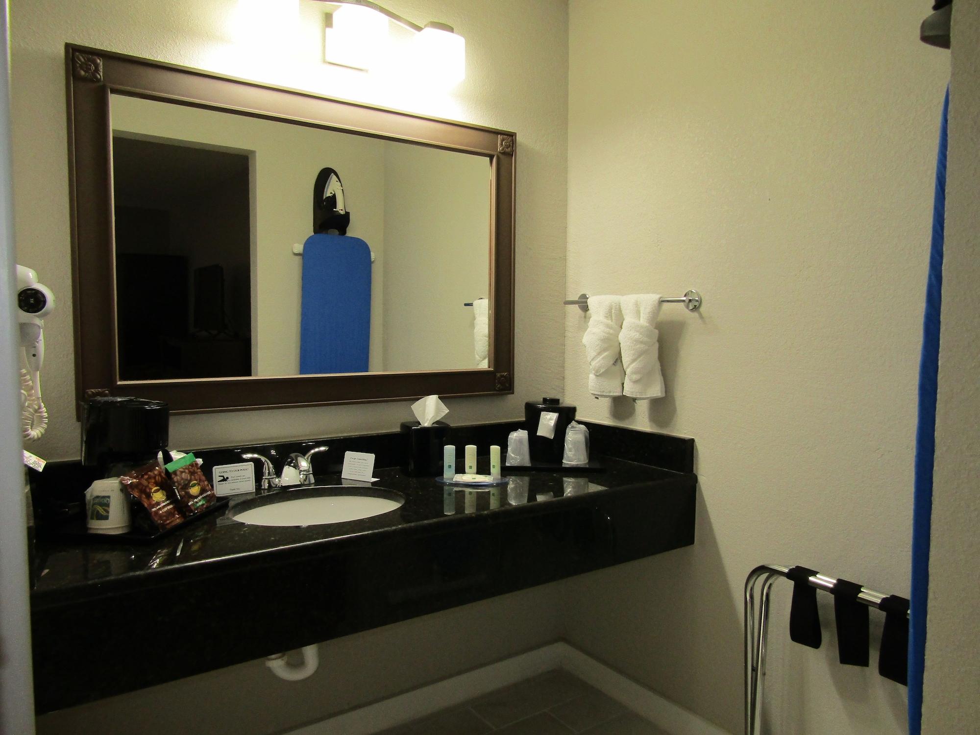 Quality Inn & Suites Kissimmee By The Lake Four Corners Bagian luar foto