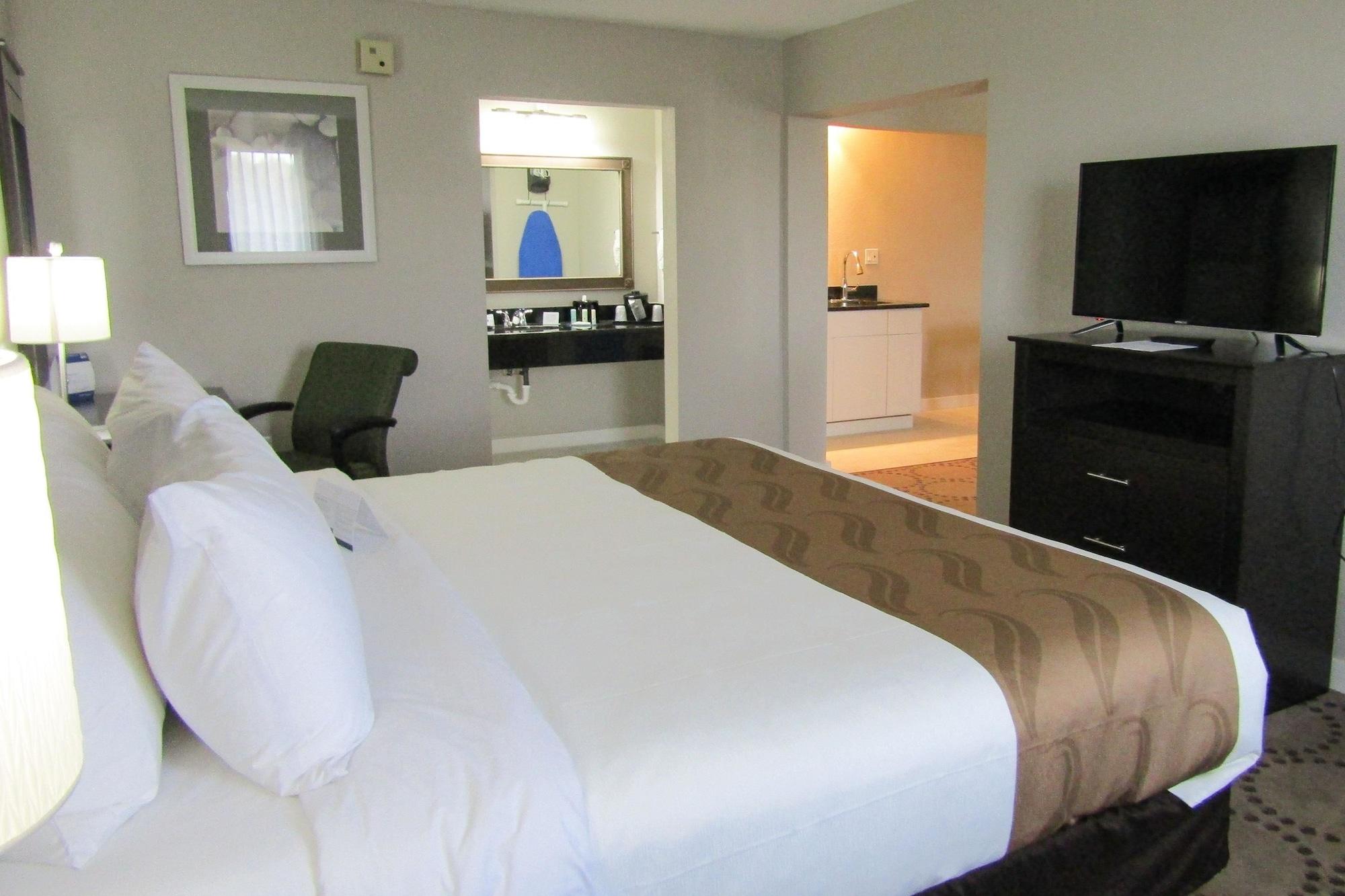 Quality Inn & Suites Kissimmee By The Lake Four Corners Bagian luar foto