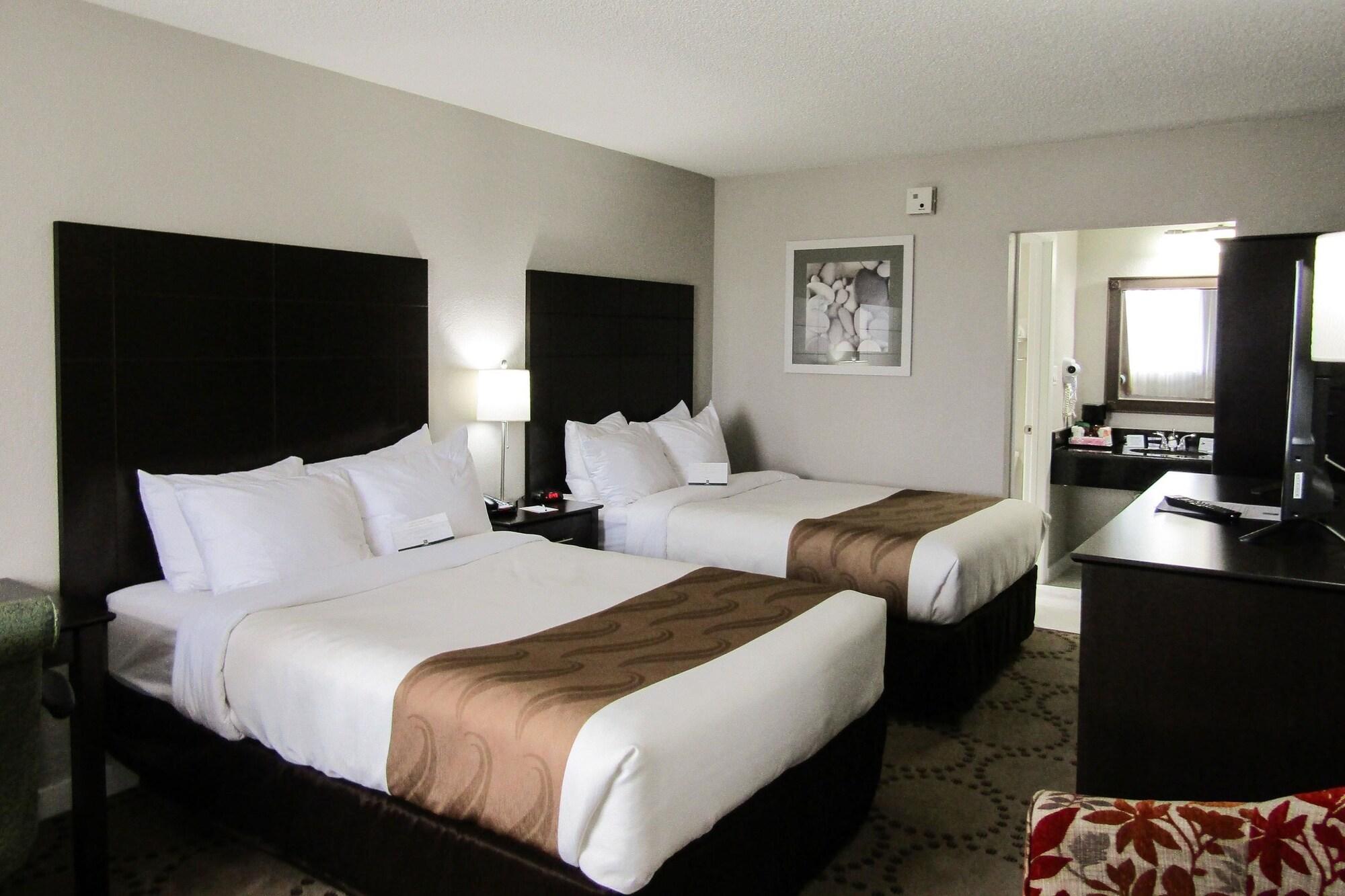 Quality Inn & Suites Kissimmee By The Lake Four Corners Bagian luar foto