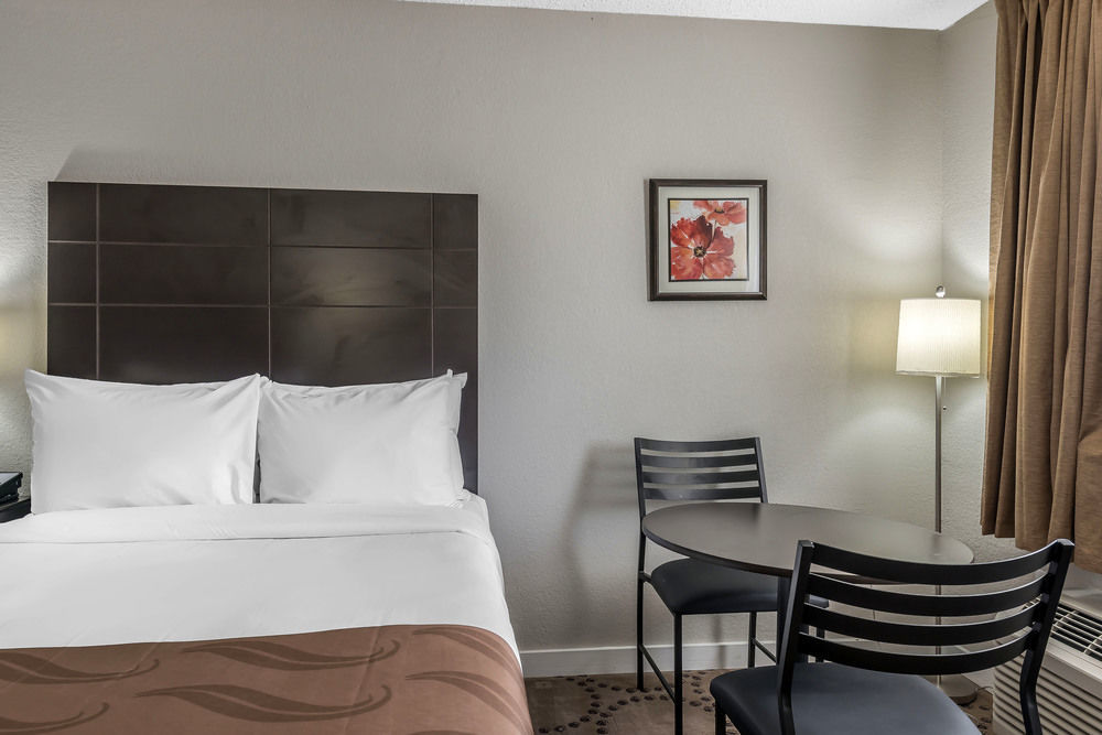 Quality Inn & Suites Kissimmee By The Lake Four Corners Bagian luar foto