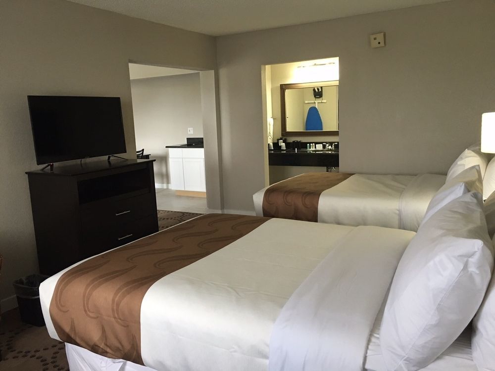 Quality Inn & Suites Kissimmee By The Lake Four Corners Bagian luar foto