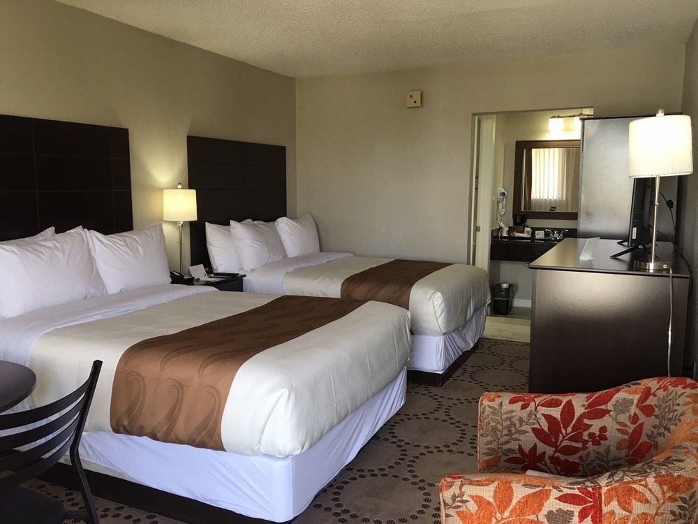 Quality Inn & Suites Kissimmee By The Lake Four Corners Bagian luar foto