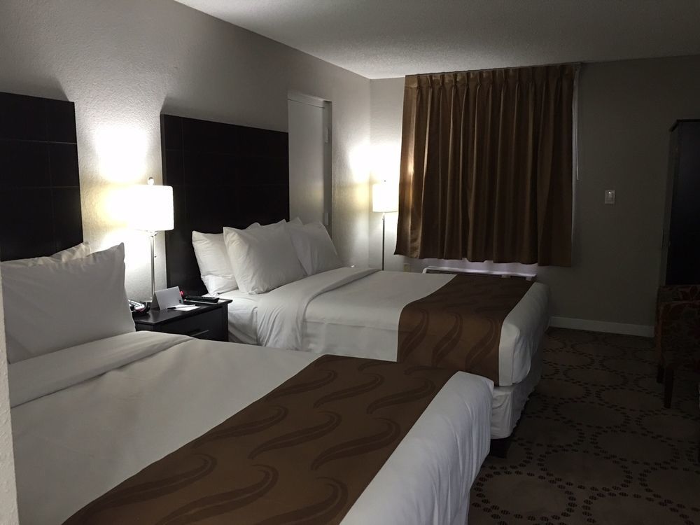 Quality Inn & Suites Kissimmee By The Lake Four Corners Bagian luar foto