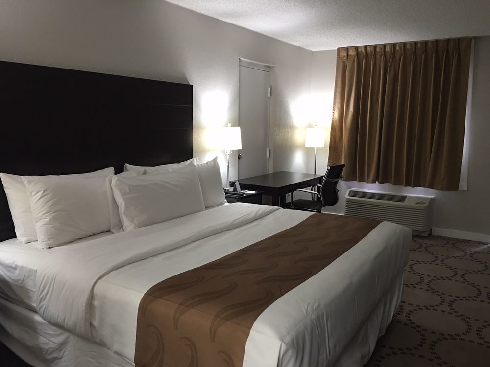 Quality Inn & Suites Kissimmee By The Lake Four Corners Bagian luar foto